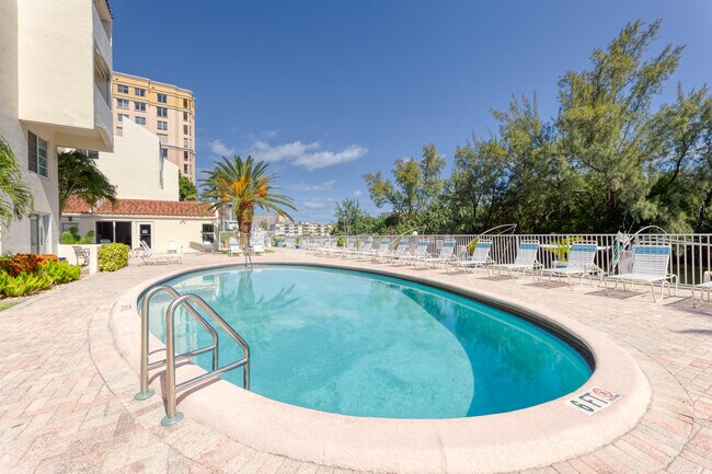 Foto del edificio - 2850 NE 14th Street Causeway
