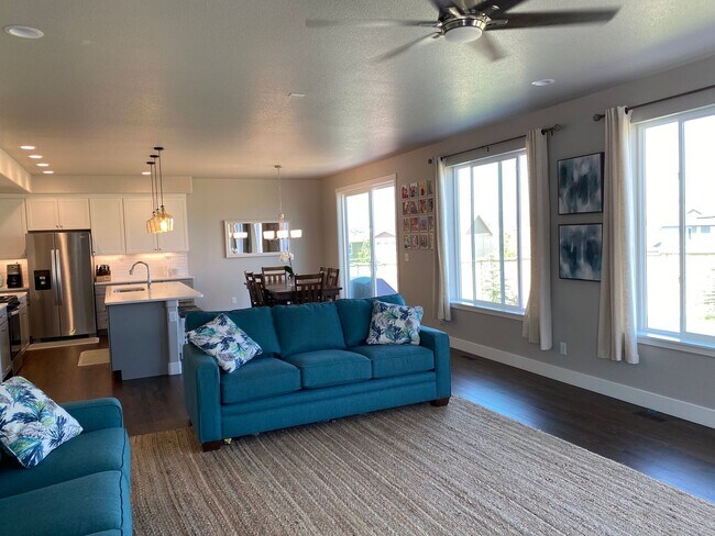 Building Photo - STUNNING 4BD/3.5BA HOME IN CUMBRE VISTA | ...