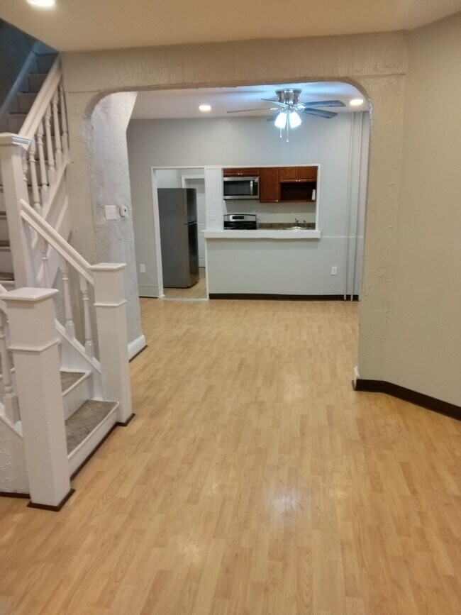 Foto del edificio - 102 N Edgewood St