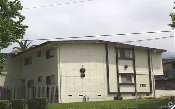 Foto del edificio - 2707 Montrose Ave