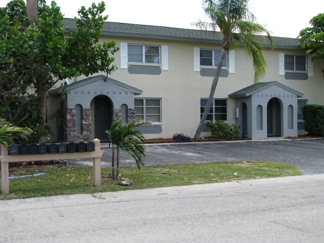 Foto del edificio - Warwick Circle Apartments