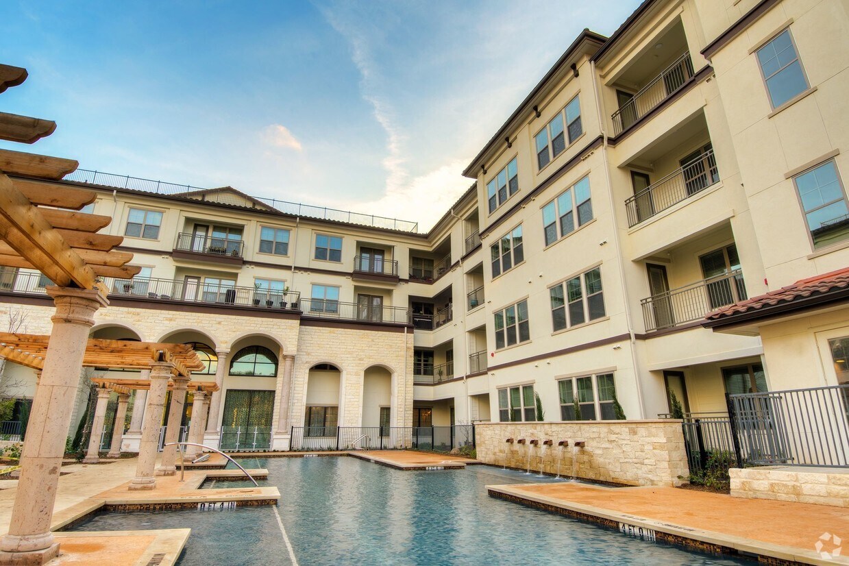 https://images1.apartments.com/i2/yAqd2lfo82B37-ZlKnFJHs1y7fJRZQzIgoZ5aTHyqRY/111/overture-stone-oak-55-san-antonio-tx-building-photo.jpg