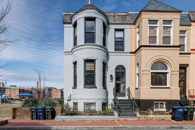 Exterior - 239 Elm St NW