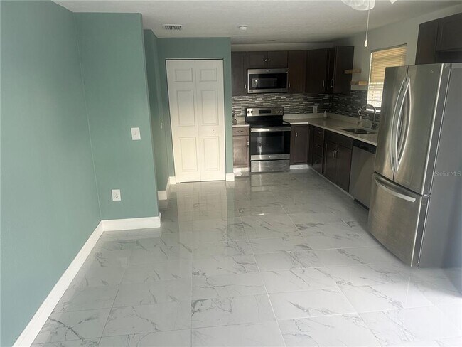 Foto del edificio - 6740 Dairy Rd