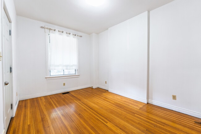 Building Photo - 125 Mavety St