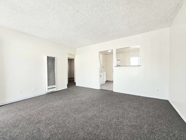 Foto del edificio - Spacious 2-Bedroom Home with Large Yard!!!