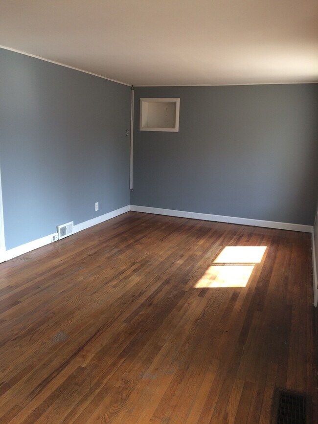 Foto del edificio - 3 Bedroom with basement!