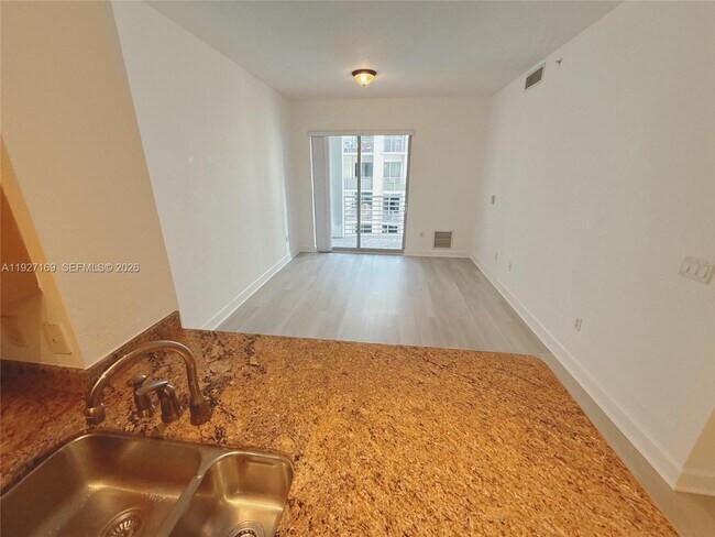 Foto del edificio - 1830 Radius Dr