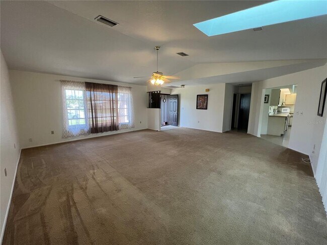 Foto del edificio - 21212 Burkhart Dr