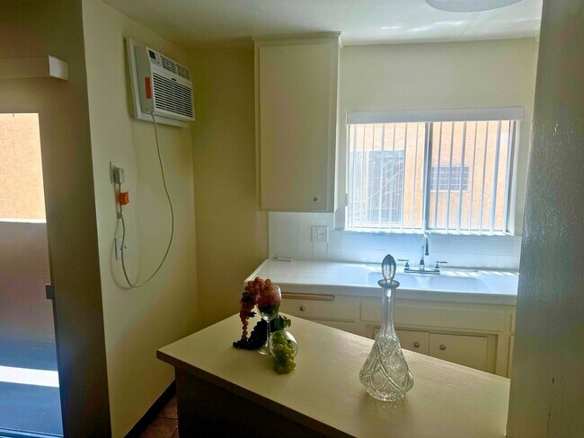 Foto del edificio - Cute Move-In Ready Studio Apartment