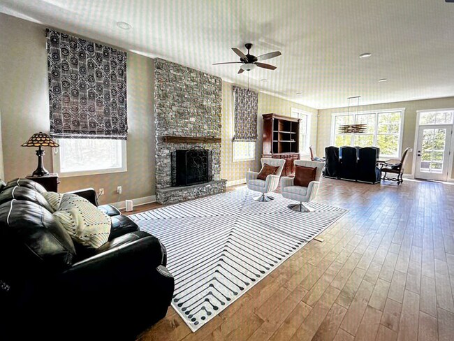 Building Photo - 268 Caspian Ln