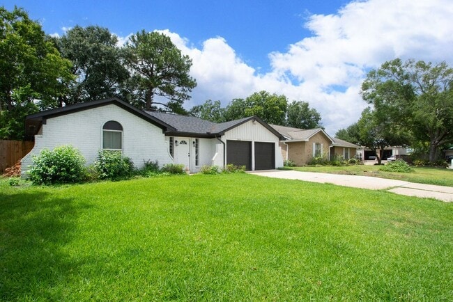 Building Photo - 11423 Hazen St