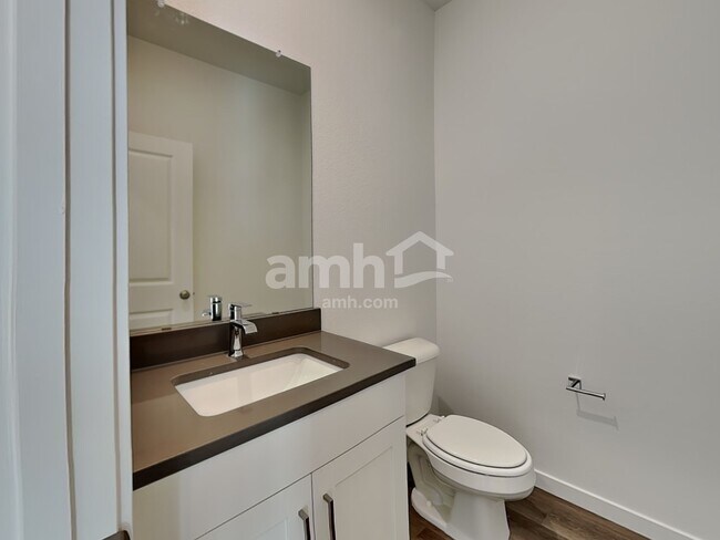 Foto del edificio - 23602 E 3rd Pl