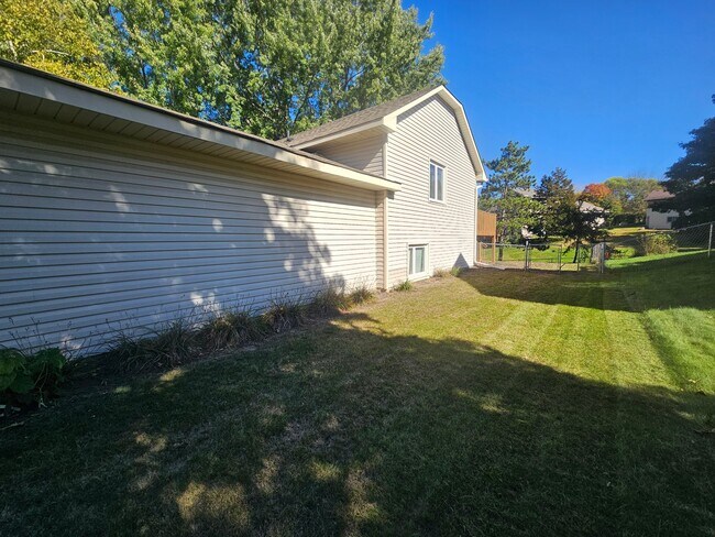 Foto del edificio - 10259 Englewood Dr