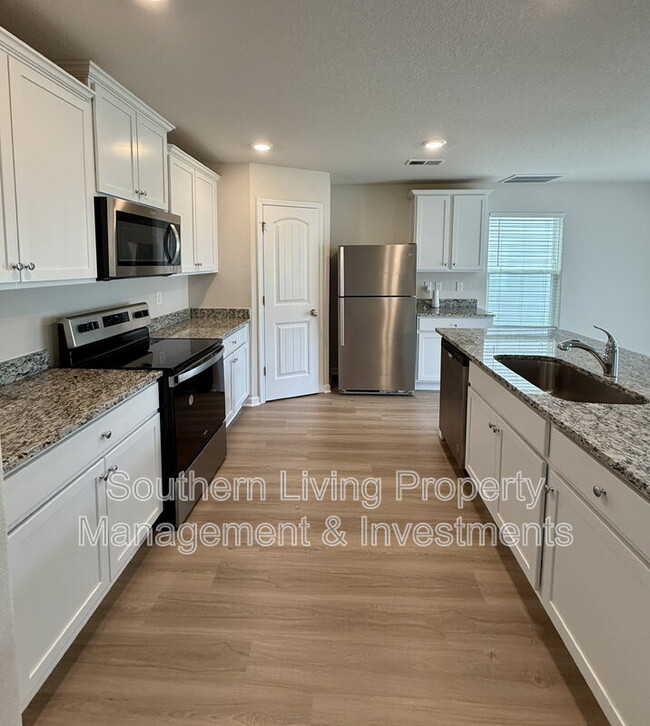 Building Photo - 3047 Cres Lk Ln