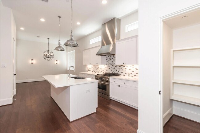 Foto del edificio - 3821 N Braeswood Blvd