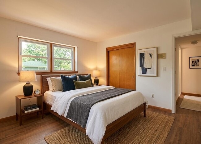 Building Photo - 1018 Koelle Blvd