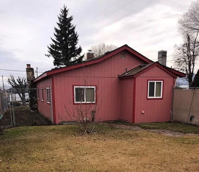 Building Photo - Newly Remodeled 3 bedroom 1 bath house