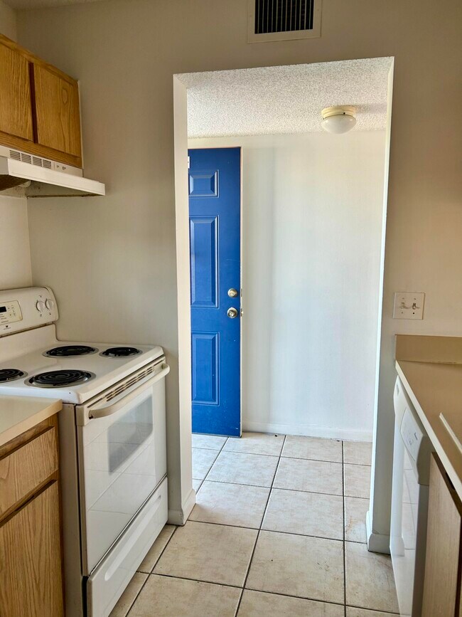 Foto del edificio - 8540 N Sherman Cir