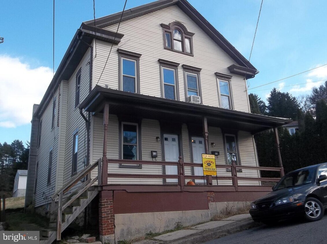 Building Photo - 615 Spruce St