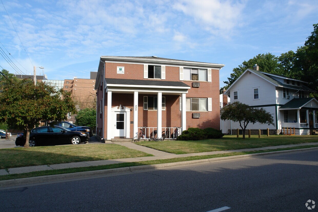 Primary Photo - 225 Division St