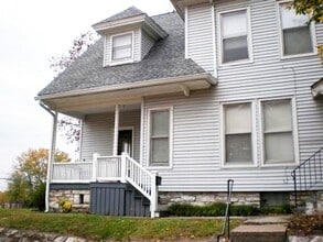 Covered Front Porch - Beautiful Cape Cod Style Townhome - 1106 George St