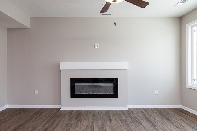 Building Photo - 6128 Bradford Ln