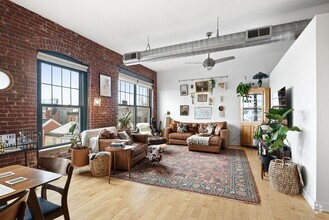 Building Photo - 1125 E Columbia Ave