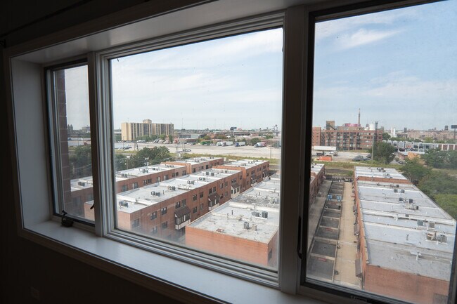 Building Photo - 313 W 23rd St