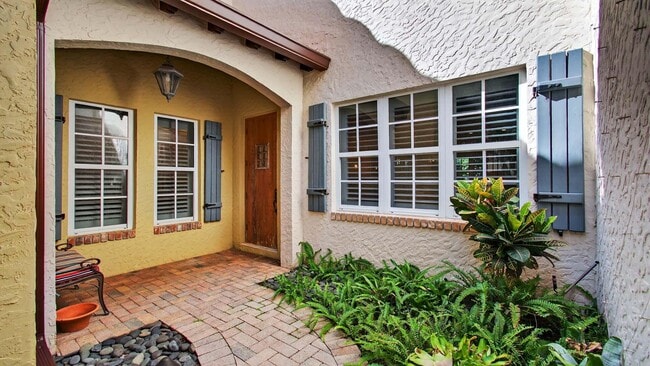 Building Photo - 1028 Coralina Ln