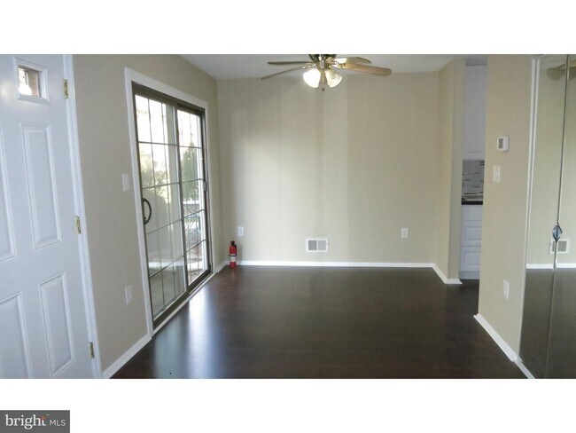 Building Photo - 90 Drewes Ct