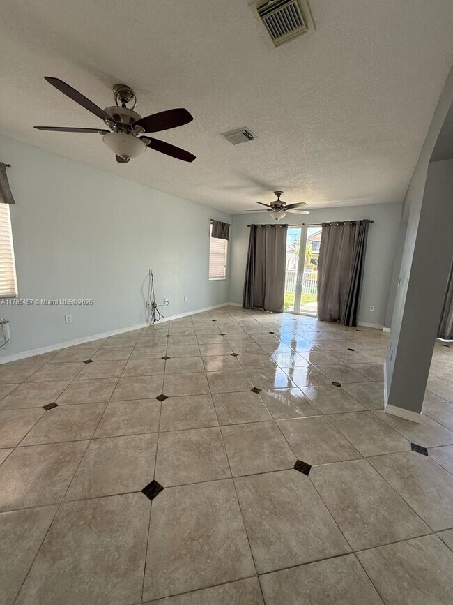 Foto del edificio - 14670 SW 132nd Ct