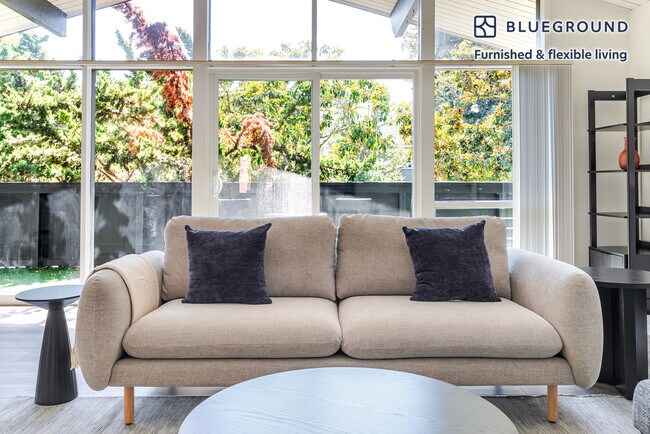 Foto del edificio - 801 Middlefield Rd