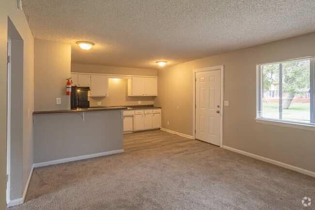 2BR, 1BA - 850-875SF - Creekside Apartments