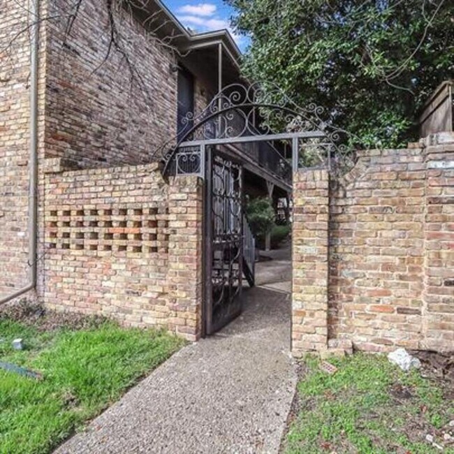 Building Photo - 3903 Hawthorne Avenue - 101