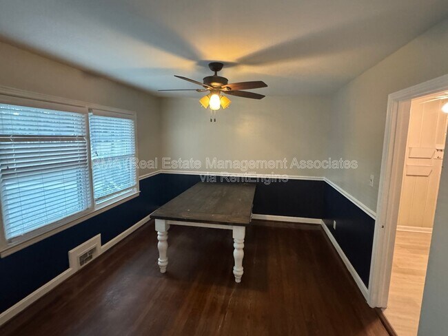 Foto del edificio - 1122 Maple Dr