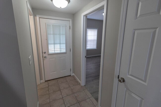 Foto del edificio - 1938 Center St