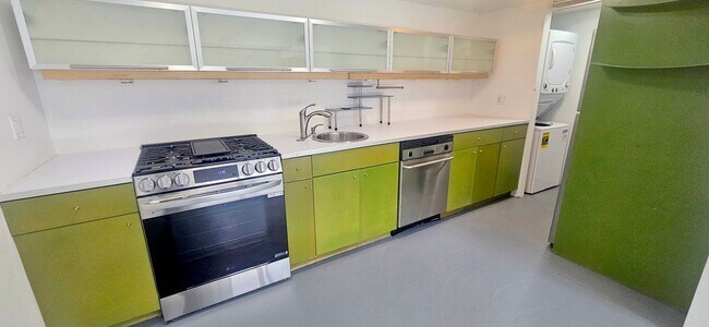 Foto del edificio - RAVENSWOOD - Incredible 1.5BD/1.5BTH LOFT FOR RENT!