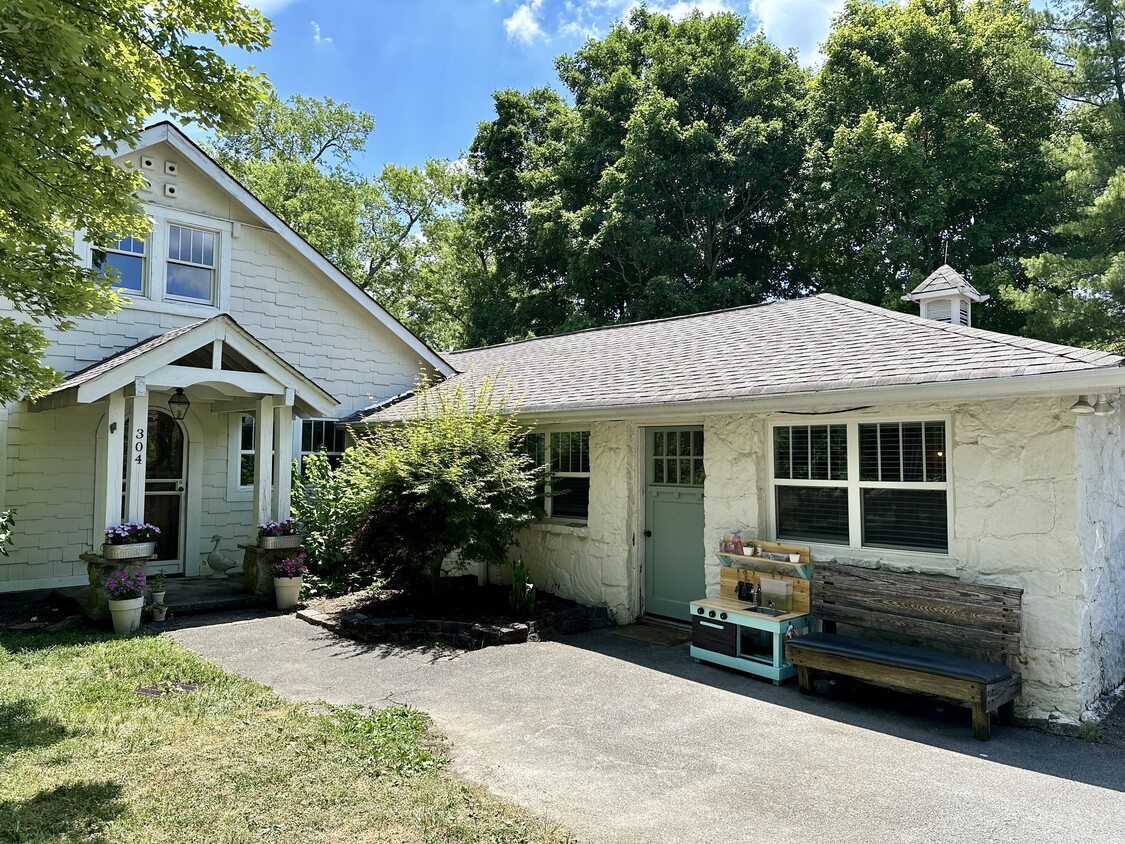 Primary Photo - 304 E Brow Rd