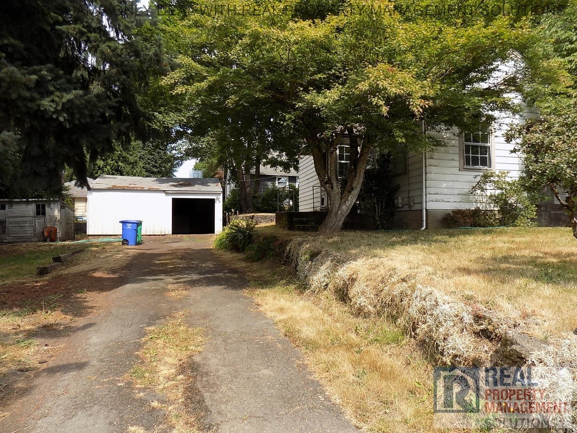 Primary Photo - 1815 SW Marigold St