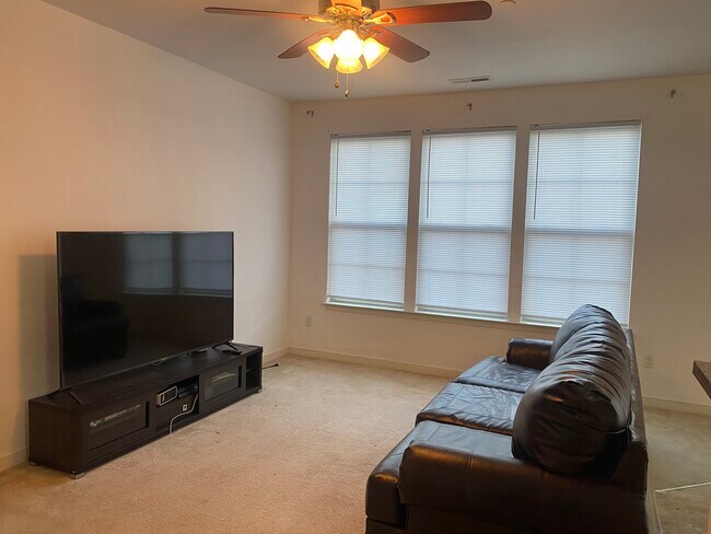 Foto del edificio - 72 Zenith Loop