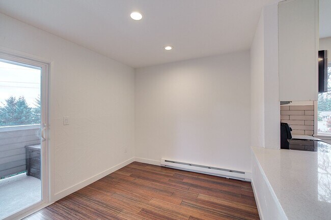 Building Photo - 2bd/1ba Kirkland Condo