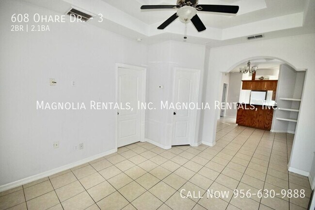 Building Photo - 2bedroom and 2.5 bath - Great Location in ...