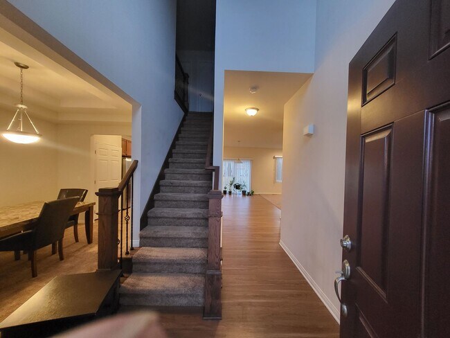 Building Photo - Luxurious 4 bedroom, 2.5 bath home in Holly