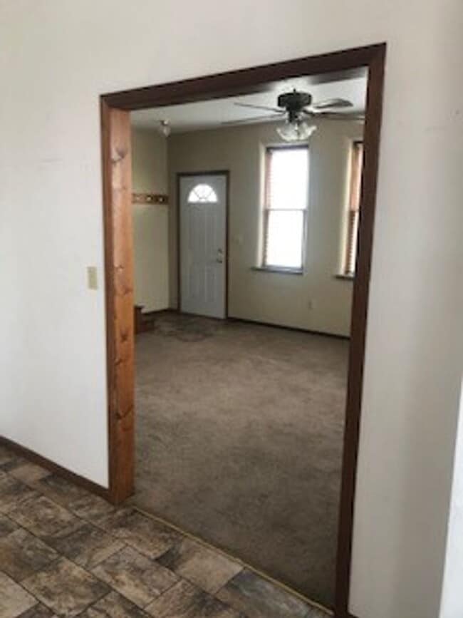 Building Photo - 405 Burleigh St