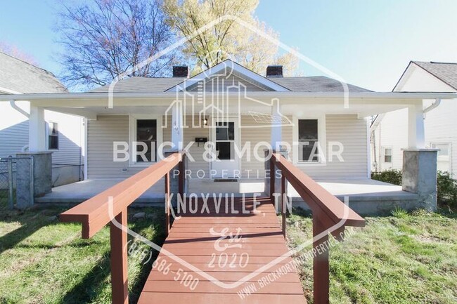 Building Photo - 404 E Emerald Ave