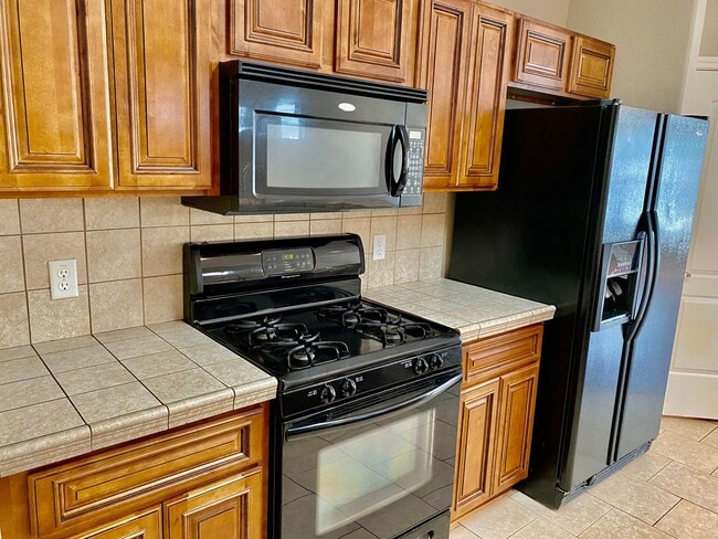 Building Photo - 7504 Bennett Ave