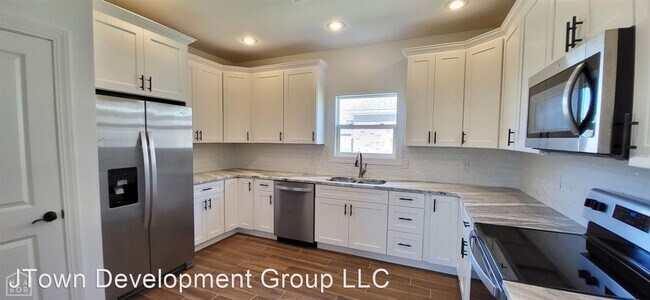 Foto del edificio - 4 br, 2 bath House - 4577 Plymouth Street