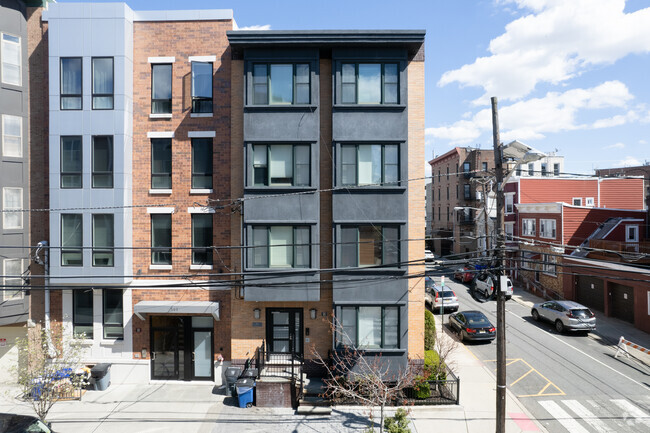 Building Photo - 501 Monroe St