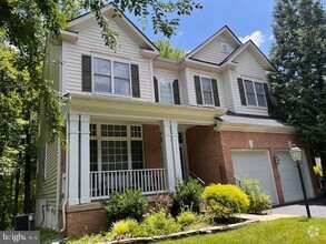 Building Photo - 7567 Lindberg Dr
